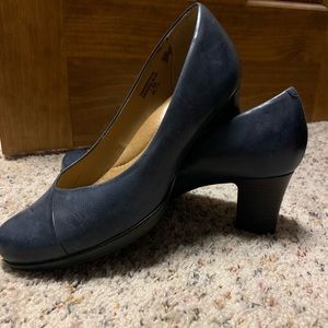 Earth heels blue size 7.5
